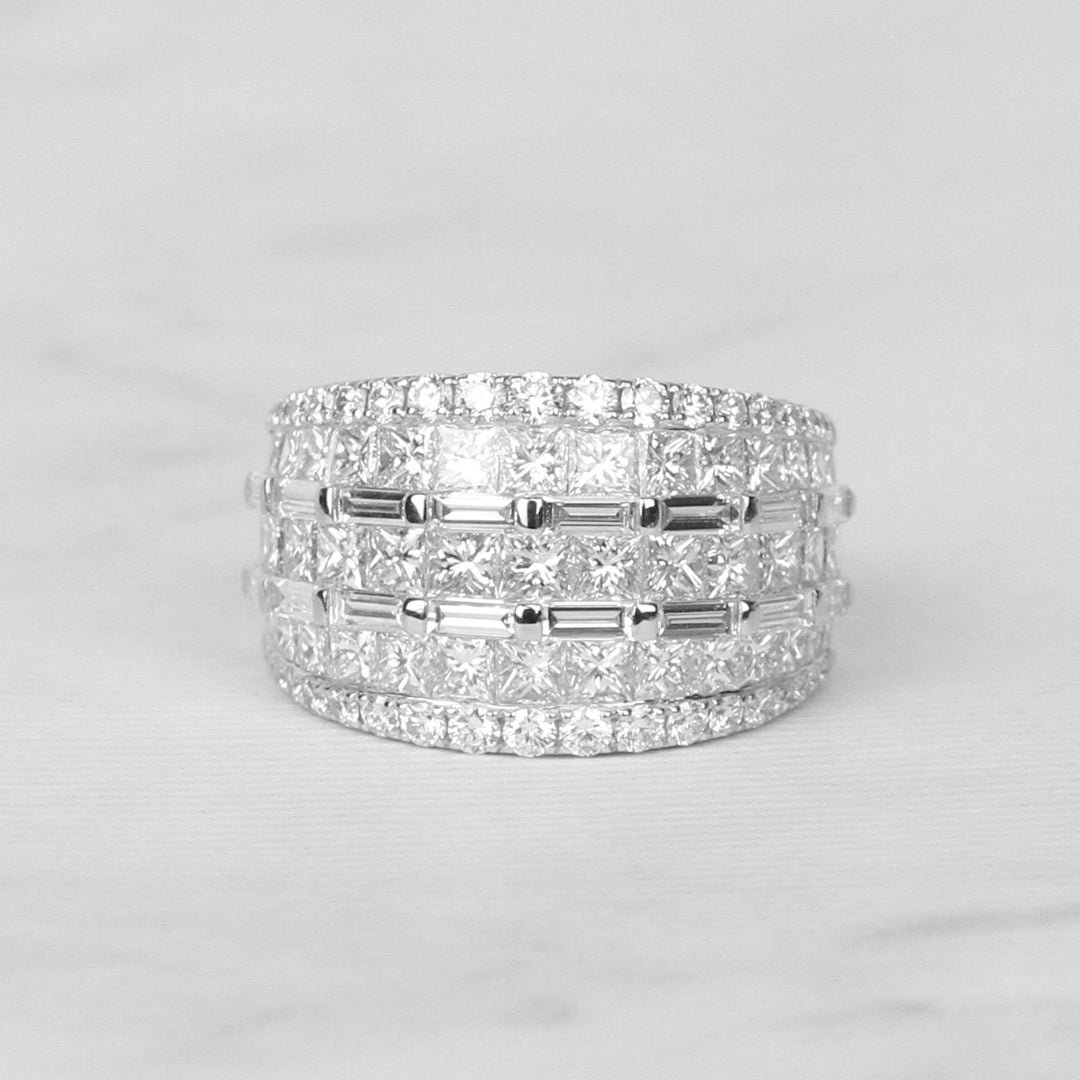 Round & Baguette Diamond Ring